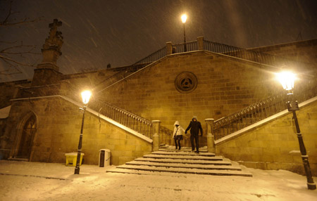 Cold breeze and snow continue to sweep N Hemisphere