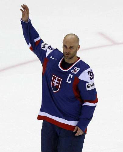 International hockey great among Russian plane crash victims Int'l hockey great among plane crash victims