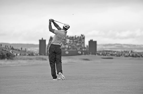 As errors mount, Tiger fades