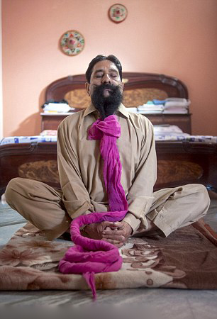 印“美髯公”胡長4米創世界記錄【圖】