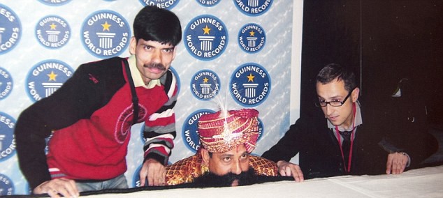 印“美髯公”胡長(zhǎng)4米創(chuàng)世界記錄【圖】