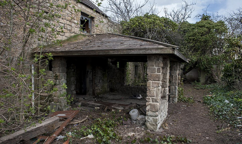 英媒曝光神秘被棄宅邸 存五輛古董車