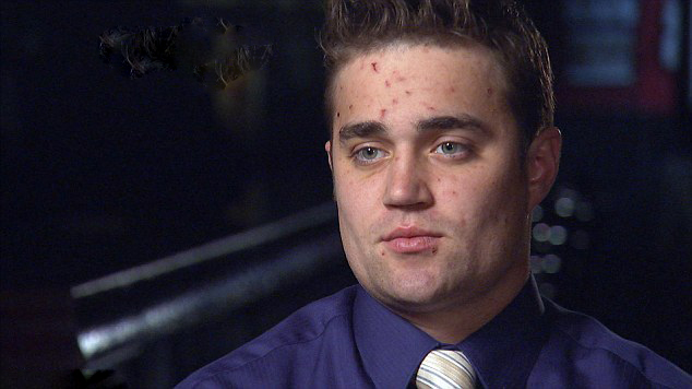 美兩飛機空中相撞 9人跳傘逃生