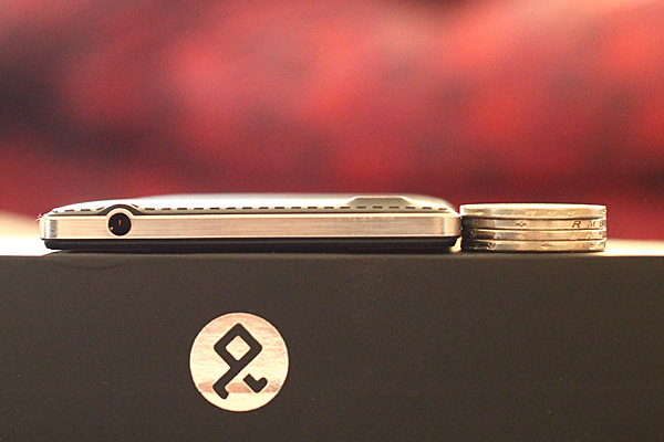 千元最薄 五寸四核 大Q旗艦機Q1測評