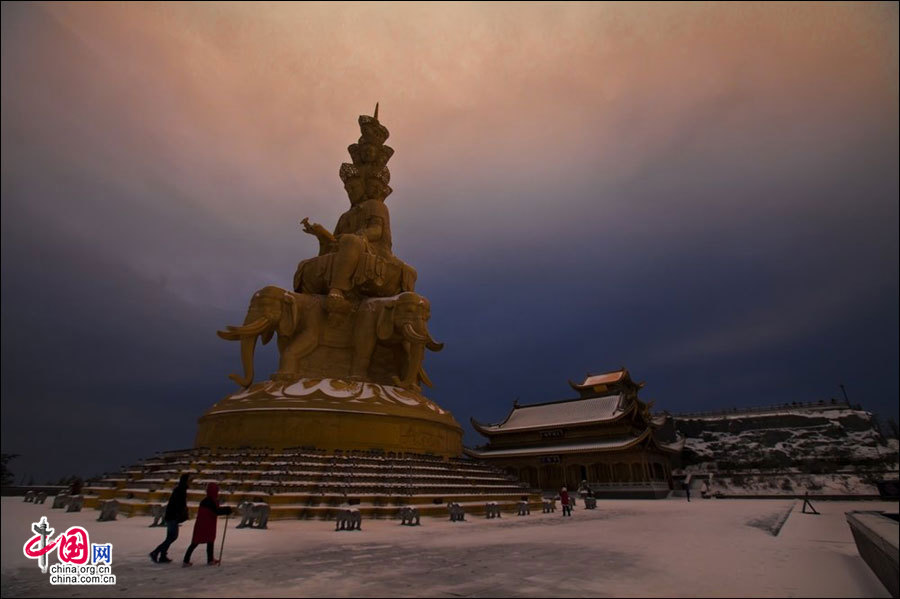 Breathtaking view of Mt. Emei in winter