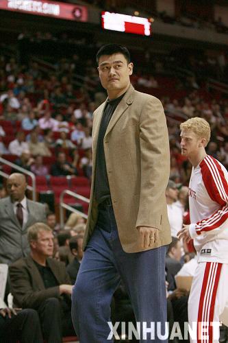 姚明到場助威 火箭98：94艱難勝奇才