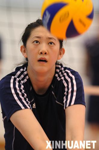 王寶泉“魔鬼訓練” 新女排首次公開訓練