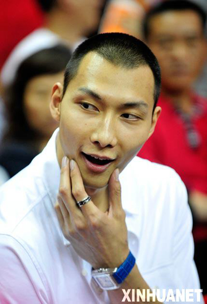 易建聯(lián)為玉樹災(zāi)區(qū)捐款20萬