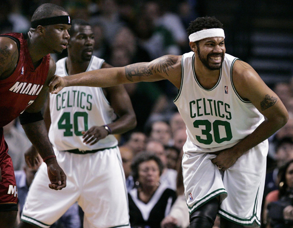 NBA季后賽：凱爾特人主場“滅火”