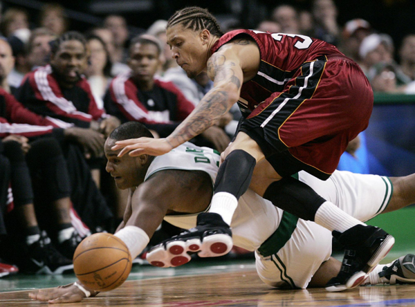 NBA季后賽：凱爾特人主場“滅火”