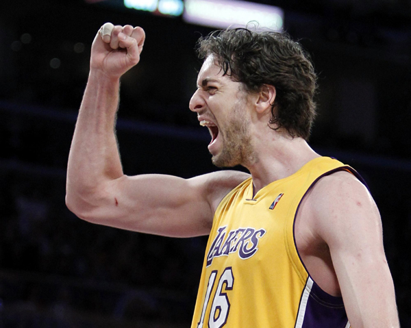 NBA：科比父母與眾明星現場助陣 湖人主場輕取雷霆