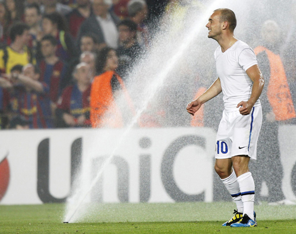 歐冠：10人國米0:1小負巴薩仍晉級 時隔38年進決賽