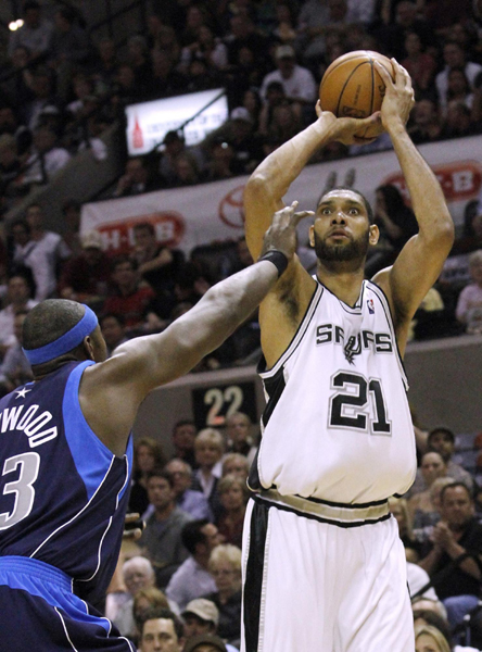 NBA：馬刺刺痛小牛 太陽灼傷開拓者 雙雙4:2晉級(jí)