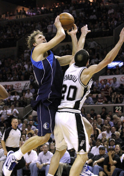 NBA：馬刺刺痛小牛 太陽灼傷開拓者 雙雙4:2晉級(jí)