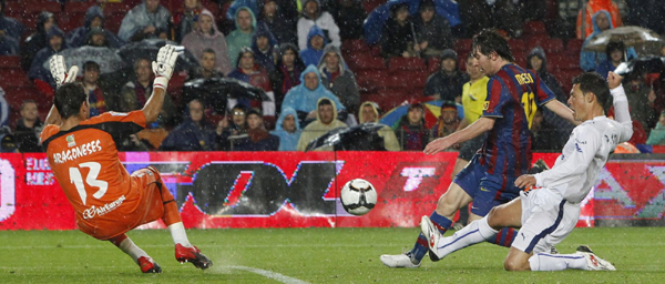 巴塞羅那雨中4:1擊退特內里費 取得主場10連勝