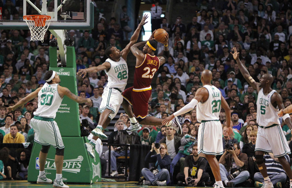 NBA：隆多力壓詹姆斯 凱爾特人勝騎士扳成2:2