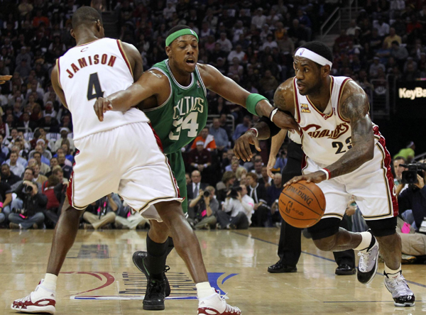 NBA：詹姆斯如同夢游騎士慘敗32分 綠衫軍3:2領(lǐng)先