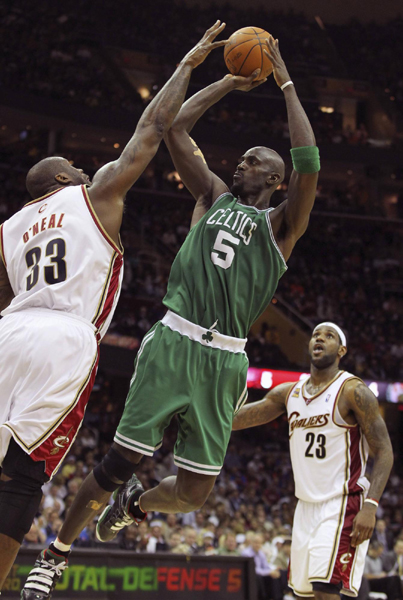 NBA：詹姆斯如同夢游騎士慘敗32分 綠衫軍3:2領先