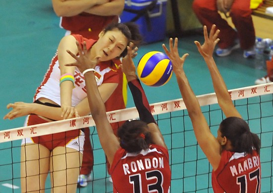女排精英賽：中國(guó)女排1:3不敵多米尼加