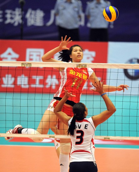 女排精英賽：中國隊3:0完勝多米尼加