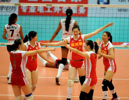 女排精英賽：中國隊3:0完勝多米尼加