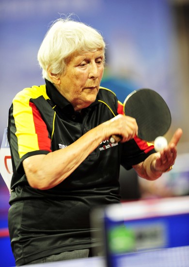 世界元老乒乓球錦標(biāo)賽開幕 百歲老人“快樂乒乓”