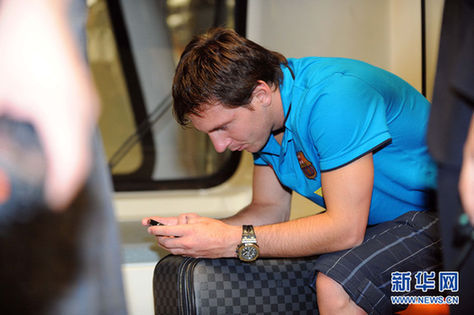 巴薩抵京受熱捧 梅西獲美女護航（組圖）