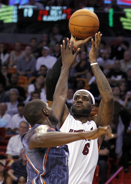 季前賽：詹姆斯復出貢獻33分 熱火末節崩潰遭山貓翻盤