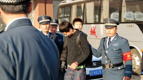 遼寧球迷被國安球迷打破頭 斑斑血跡滿面鮮血