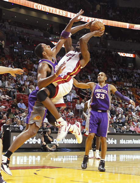 波什爆發35分引領熱火狂潮 三巨頭砍72分大勝太陽