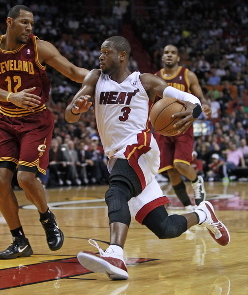 韋德34分 熱火大勝送騎士21連敗