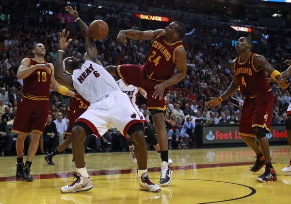 韋德34分 熱火大勝送騎士21連敗