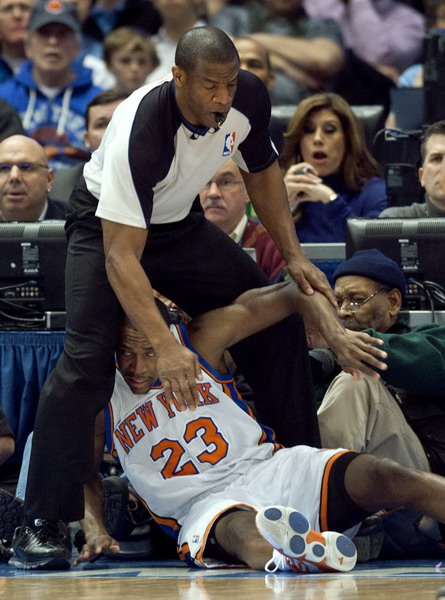 小斯23分尼克斯主場落敗 格里芬21分快船復仇