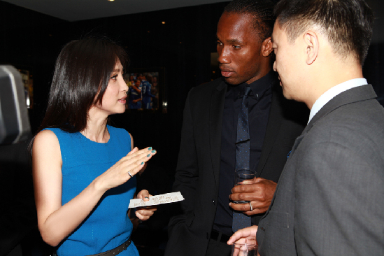 李冰冰出席切爾西晚宴 與魔獸相談甚歡