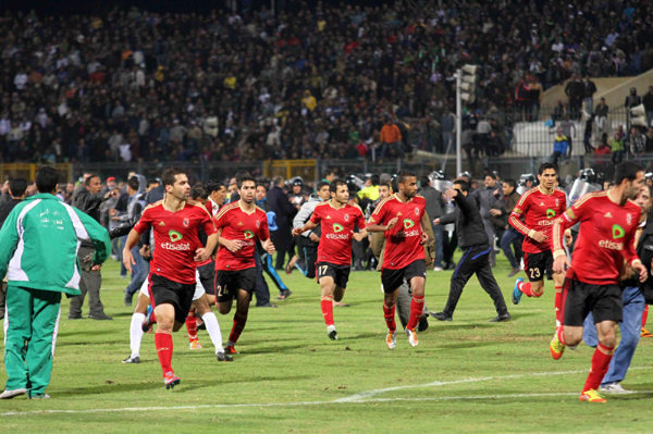 埃及球迷騷亂死亡人數(shù)已達(dá)73人 將無(wú)限期推遲聯(lián)賽