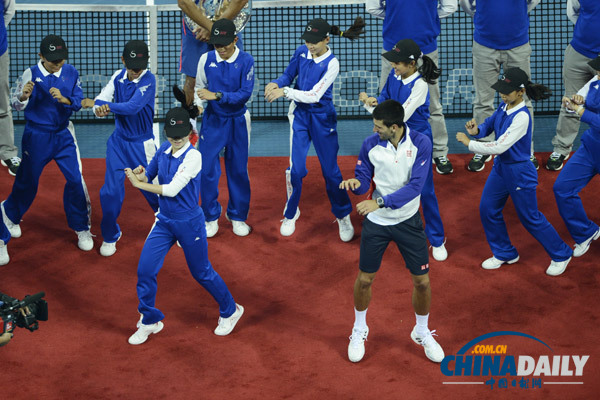 德約科維奇登頂中網(wǎng)大跳“騎馬舞”