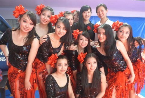 特步大五聯賽“屌絲”球迷與足球啦啦隊女神的激情碰撞