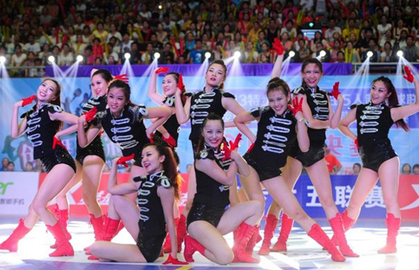 玩轉賽場 天天向上：特步足球啦啦隊開創(chuàng)中國校園五人制足球賽事新模式