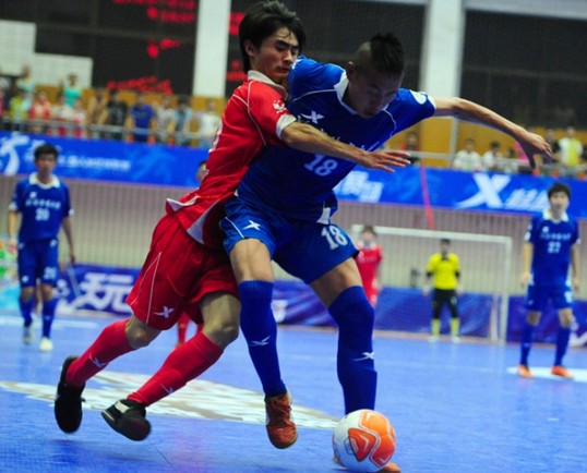 玩轉賽場 天天向上：特步足球啦啦隊開創(chuàng)中國校園五人制足球賽事新模式