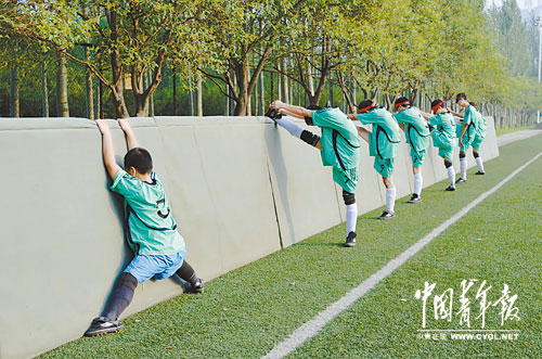 驅散黑暗的足球