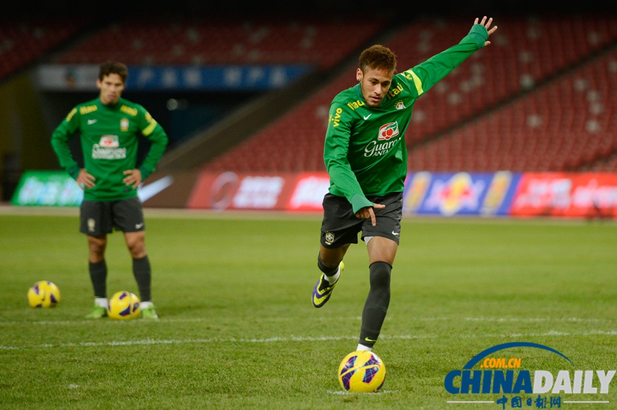 巴西國家隊鳥巢采場訓練 輕松備戰贊比亞