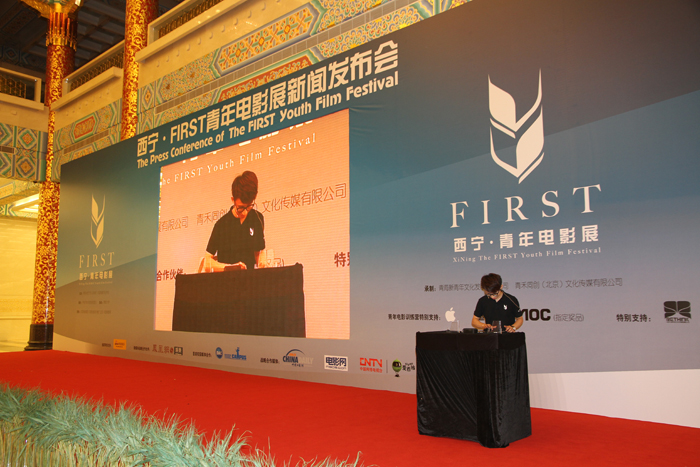 西寧•FIRST青年電影展啟動 李楊導演獲現場大學生喝彩