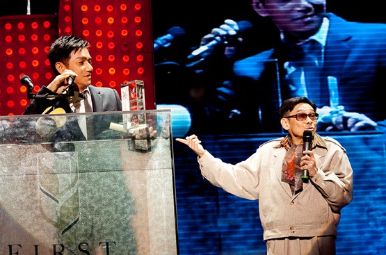 駱達(dá)華和泰迪•羅賓幽默登臺(tái)