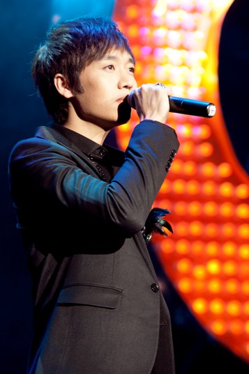 王野演唱《倩女幽魂》紀(jì)念哥哥張國榮