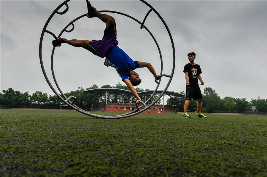 Pilots trained to fly high