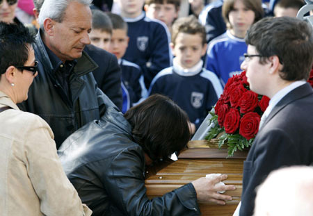 Quake funerals begin in Italy as more bodies found