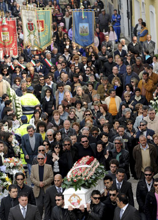 Quake funerals begin in Italy as more bodies found