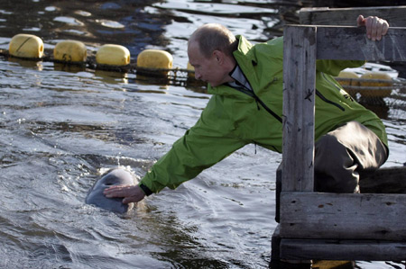 Russia's Putin dives for gas crystals in deepest lake