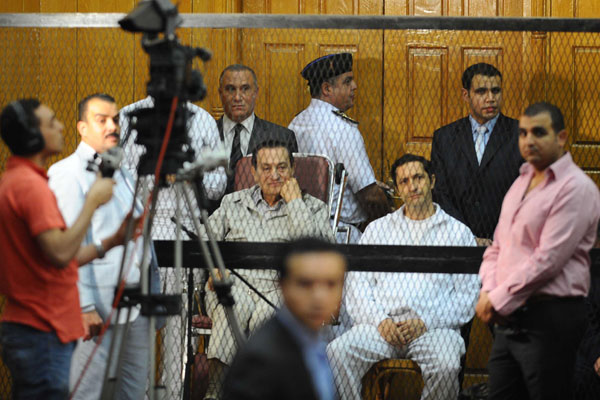 Former Egyptian president Hosni Mubarak appears during his trial at the Police Academy in Cairo, Egypt, Sept 14, 2013. Egypt court adjourns Mubarak retrial to Oct 19