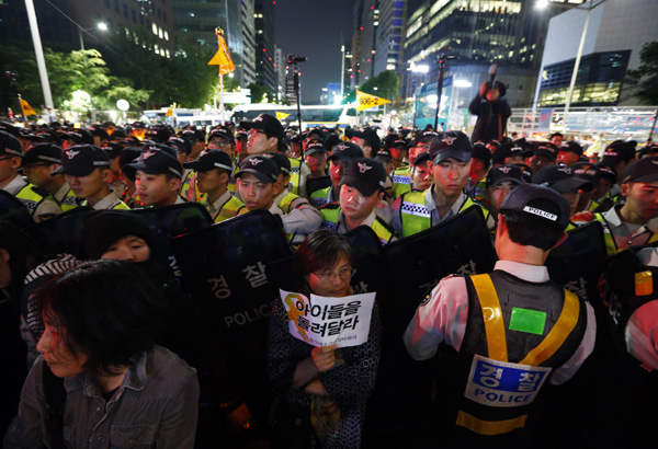 Park officially apologizes for ferry disaster